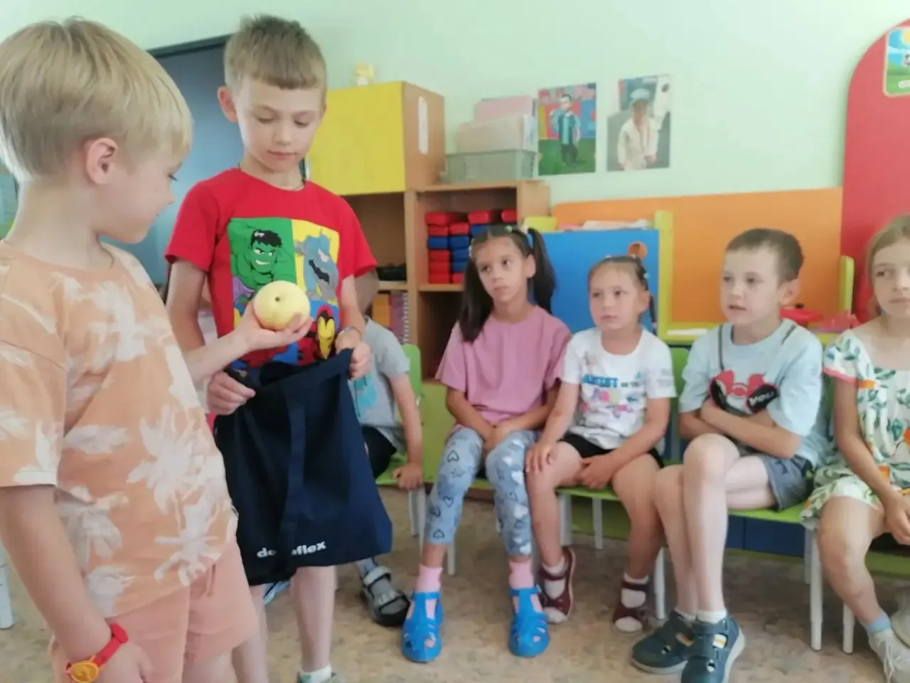 «Фруктовое настроение» в группе «Почемучки»! 🎉

Если хочешь быть здоров,
Обойтись без докторов,
На 
