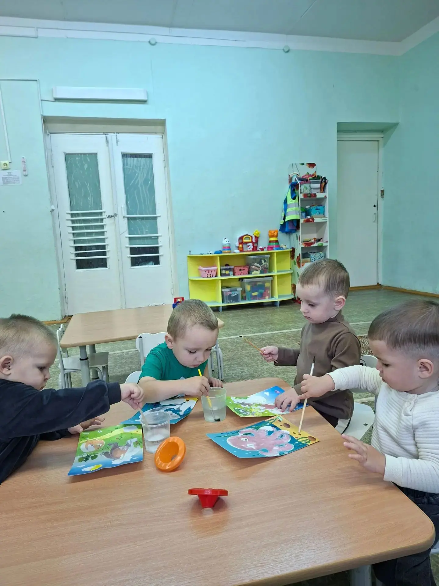 В группе раннего возраста «Колокольчик» прошло необычное творческое занятие: малыши поз...