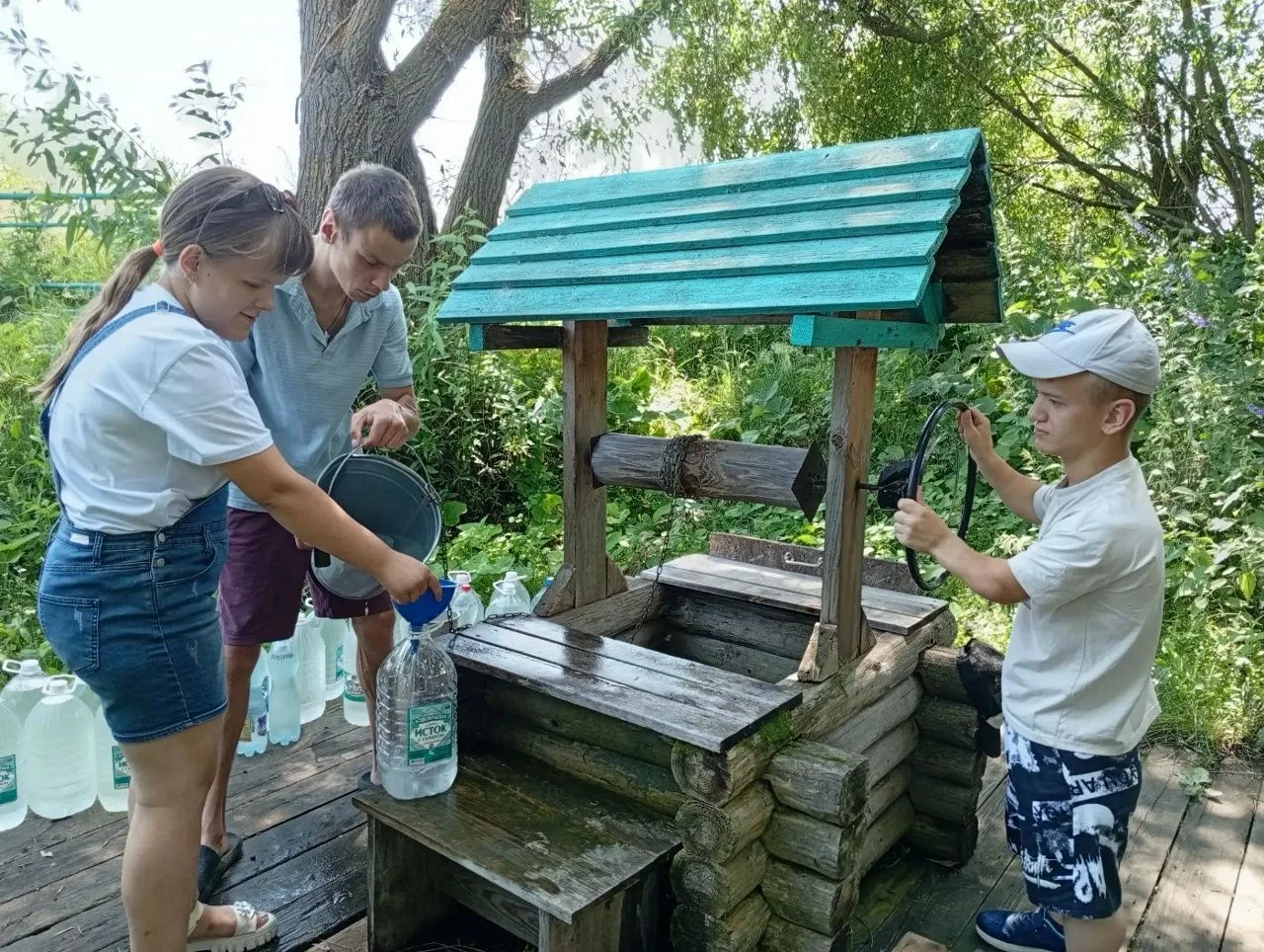 Поездка за водой — и за добрыми впечатлениями!
 
Сегодня воспитанники реабилитационного центра «Рост