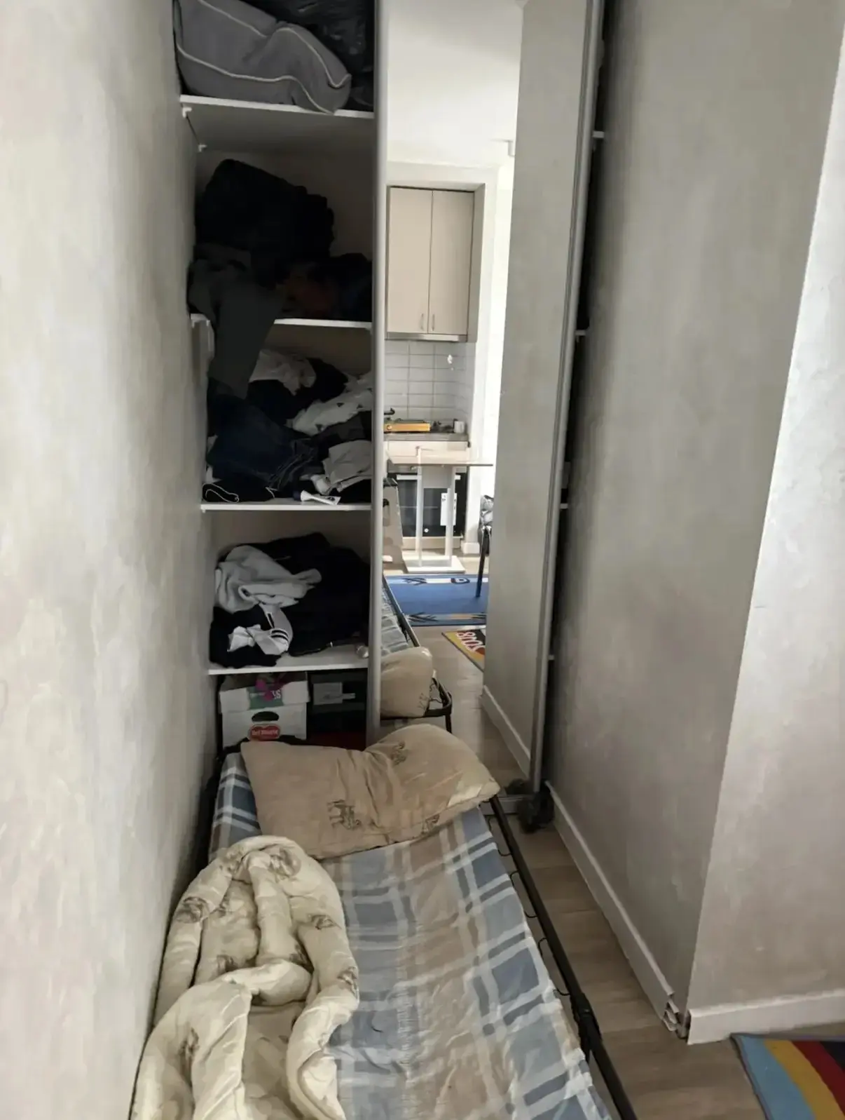 🚨 В Новой Москве участковый уполномоченный полиции пресек факт организации незаконной миграции.

Ус
