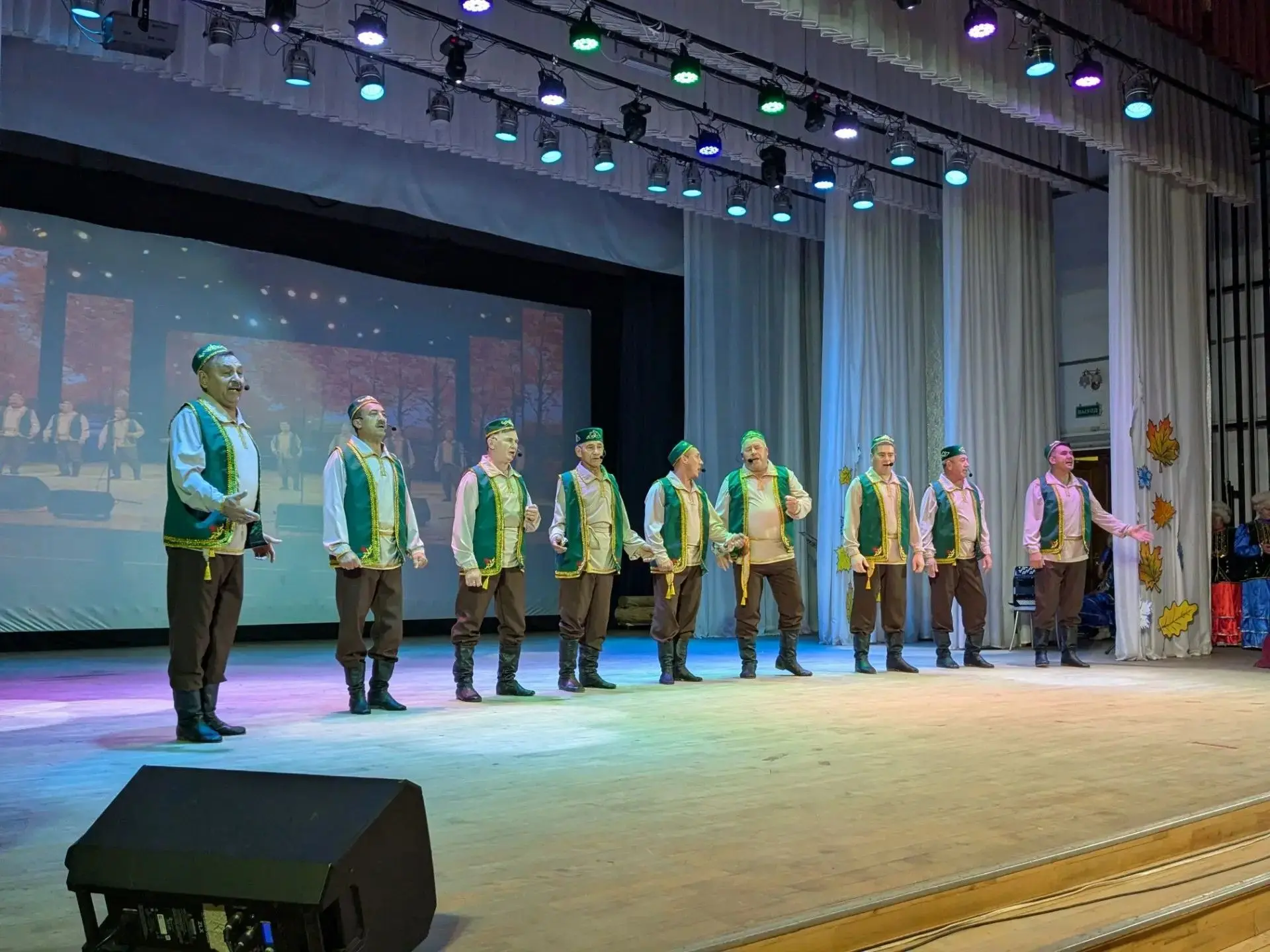 Сегодня в районном Дворце культуры состоялся праздничный концерт, посвящённый Междунаро...