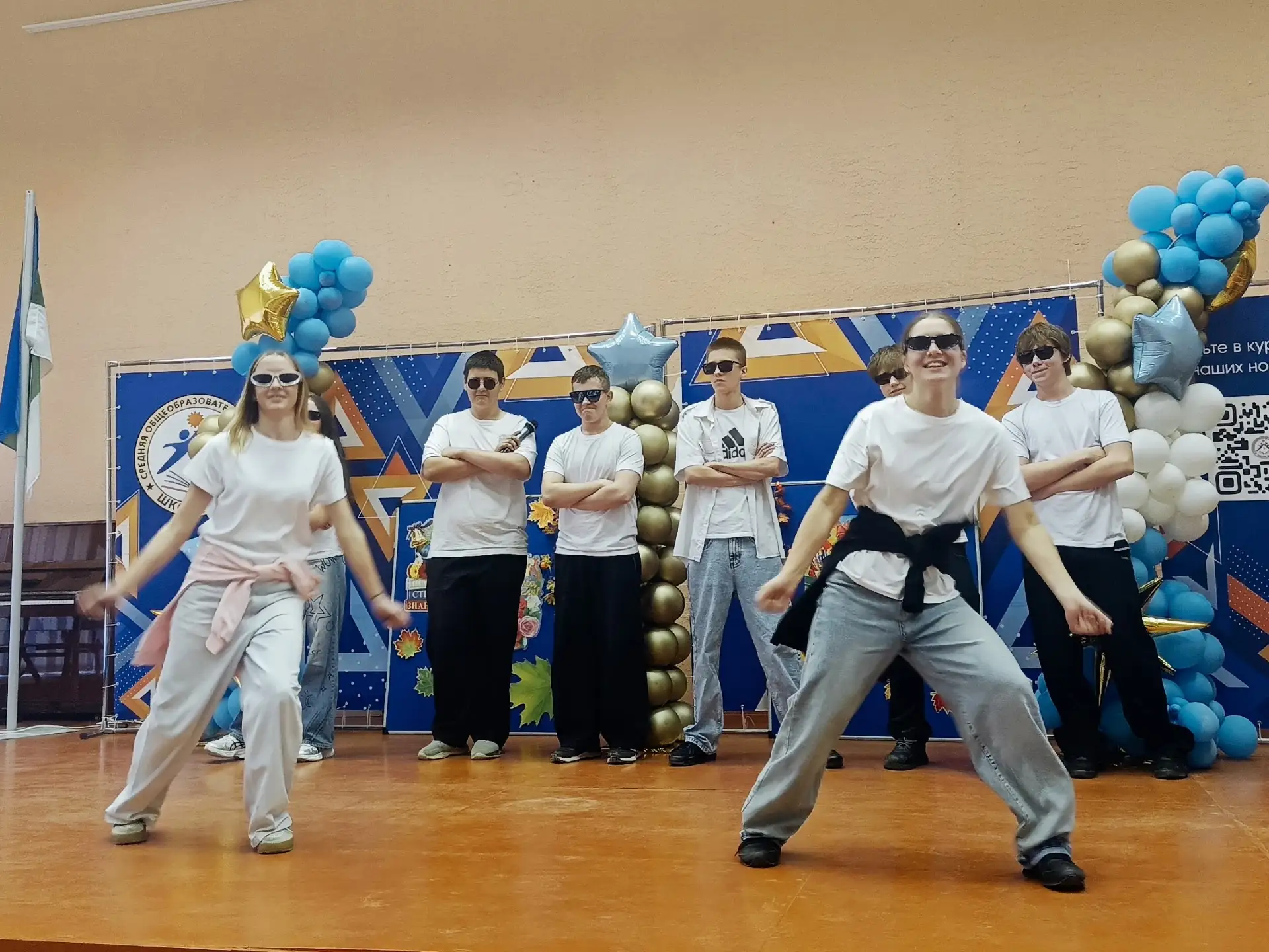 🎉 Праздничный КВН: учителя и ученики — на одной волне! 🎉