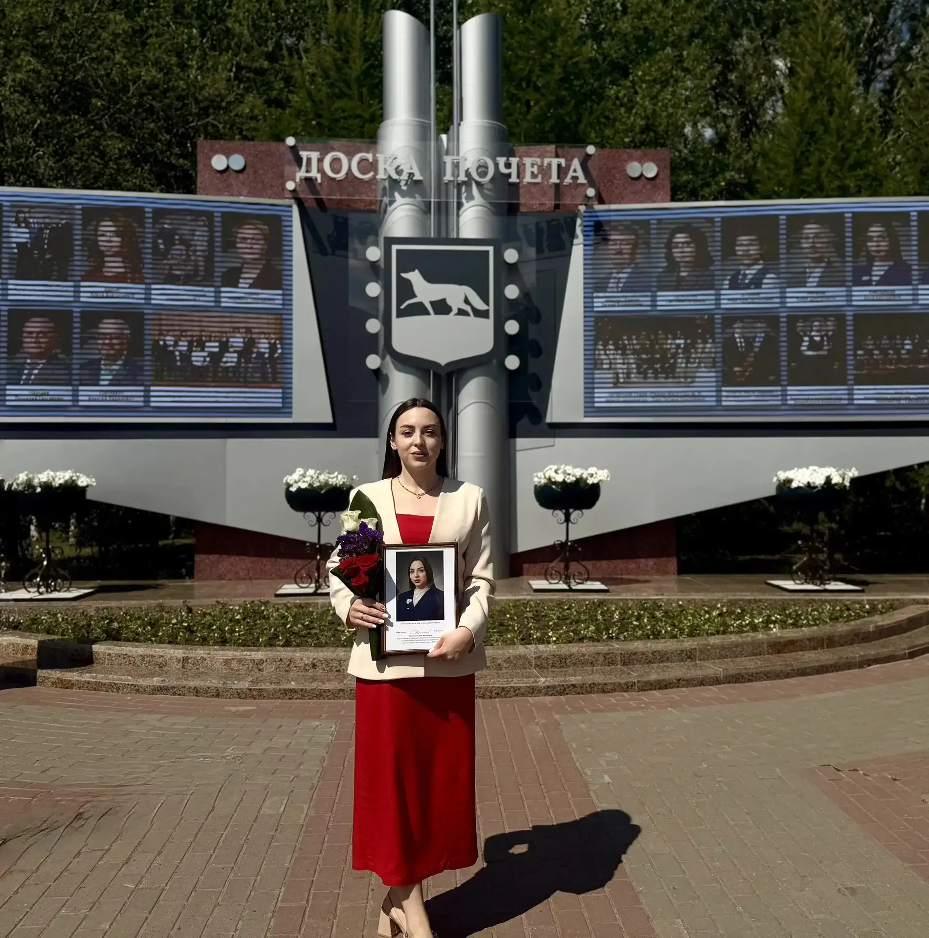 Поздравляем Емельянову Анну Викторовну, педагога‑психолога, с занесением на Доску почёта!

Это высок