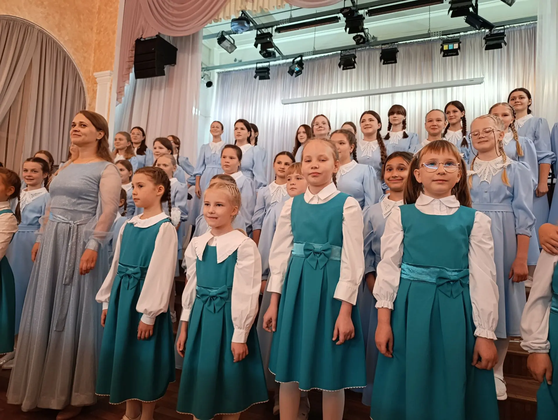 Вчера, 1 октября в детской школе искусств открылся новый концертный сезон! В концерте, ...