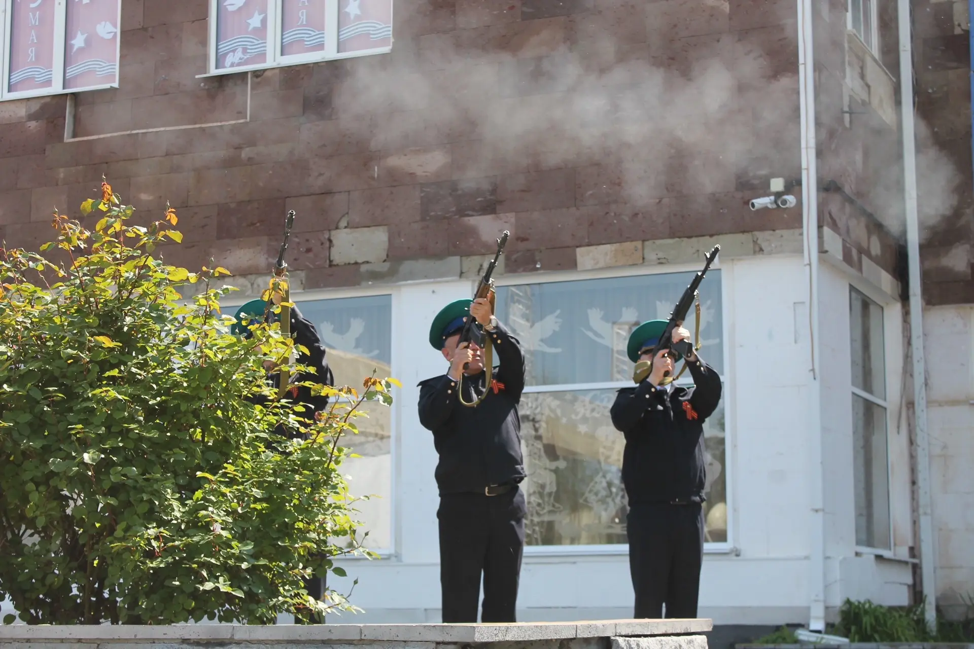 Дорогие жители Лиманского округа!  Сердечно поздравляю вас с 9 Мая — Днём Победы в Великой Отечеств