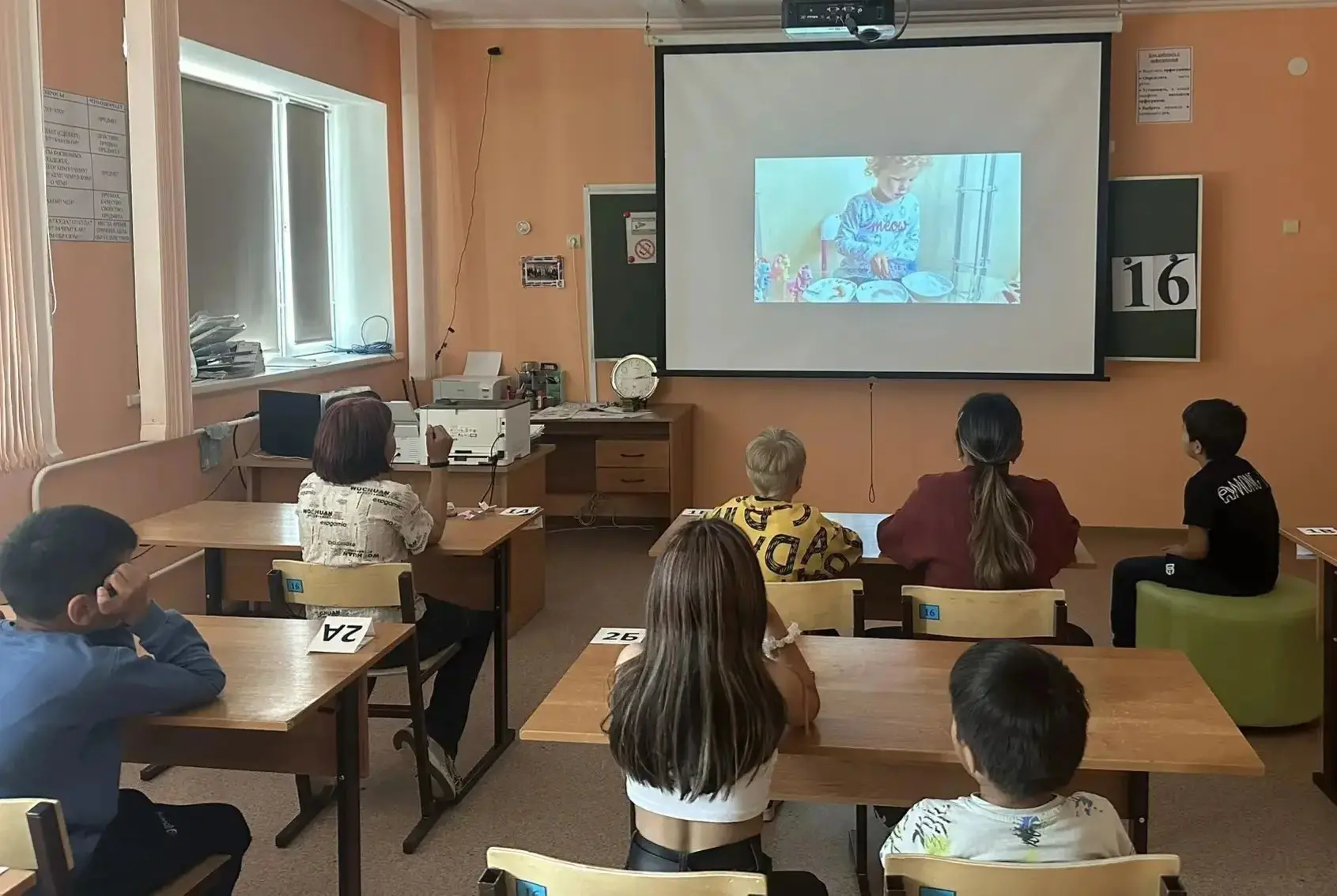 День науки в нашем лагере! 🧪🔬

✨Сегодня наш лагерь превратился в настоящую научную лабораторию! Мы