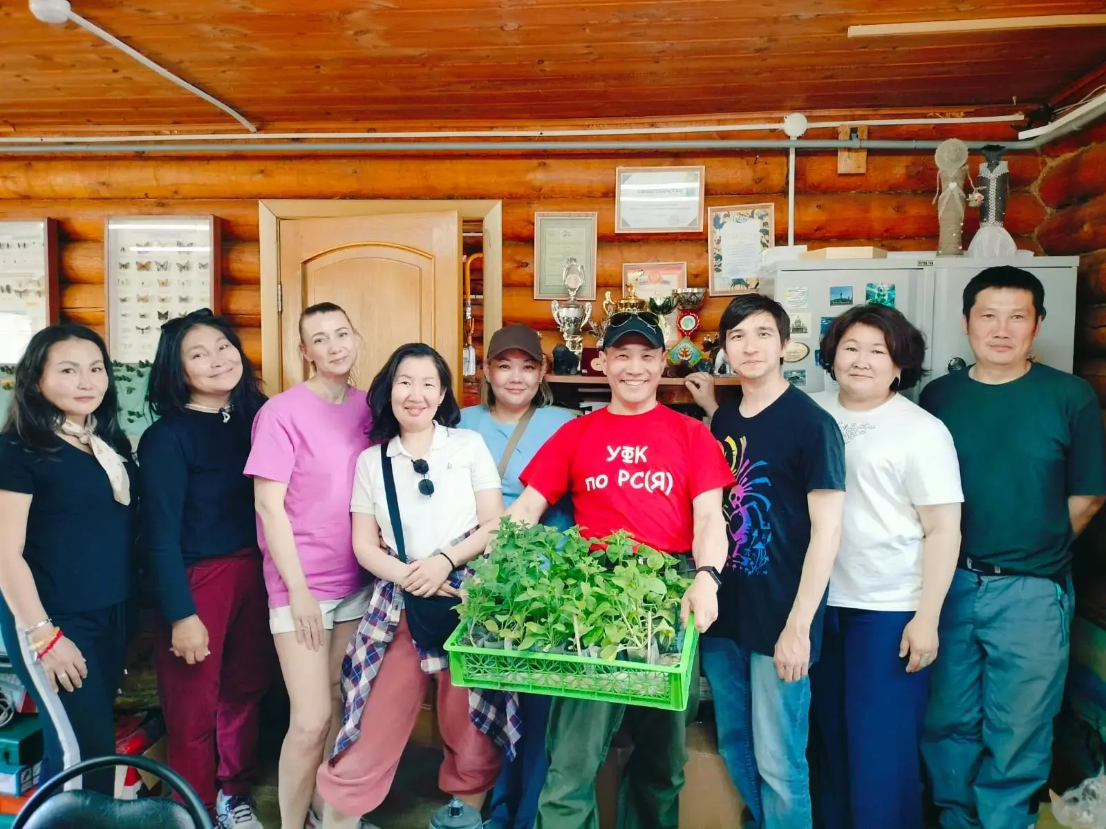 Сотрудники УФК по Республике Саха (Якутия) провели волонтерскую акцию в зоопарке «Орто-...