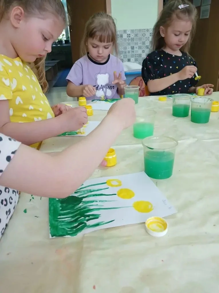 13 мая был Всемирный праздник одуванчика! Группа "Ромашки" с помощью нетрадиционной тех...