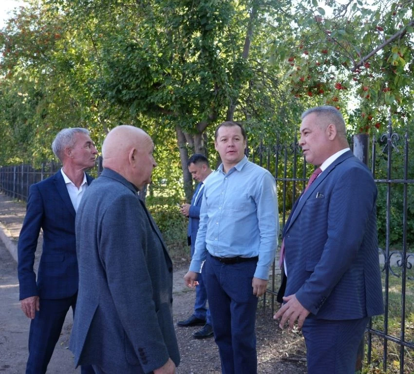 👁️ ЛИЧНЫЙ КОНТРОЛЬ МЭРА: МАРАТ ЗАГИДУЛЛИН ПРОВЕРИЛ УКЛАДКУ ГОРЯЧЕГО АСФАЛЬТА НА ПУШКИН...