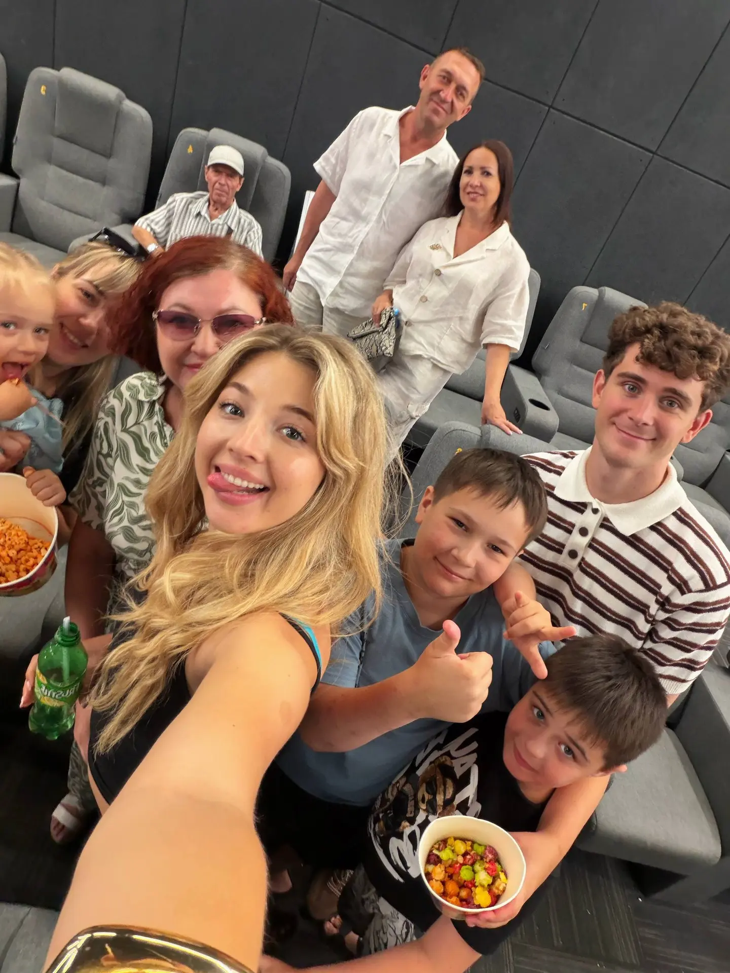 Сводила свою семью в кино на "дед Фомич" 😍🍿 все остались в восторге! сказали, что очень мной гордя