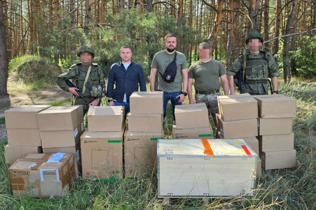 📦Смолянам, выполняющим задачи в зоне СВО, передан гуманитарный груз и необходимое обор...