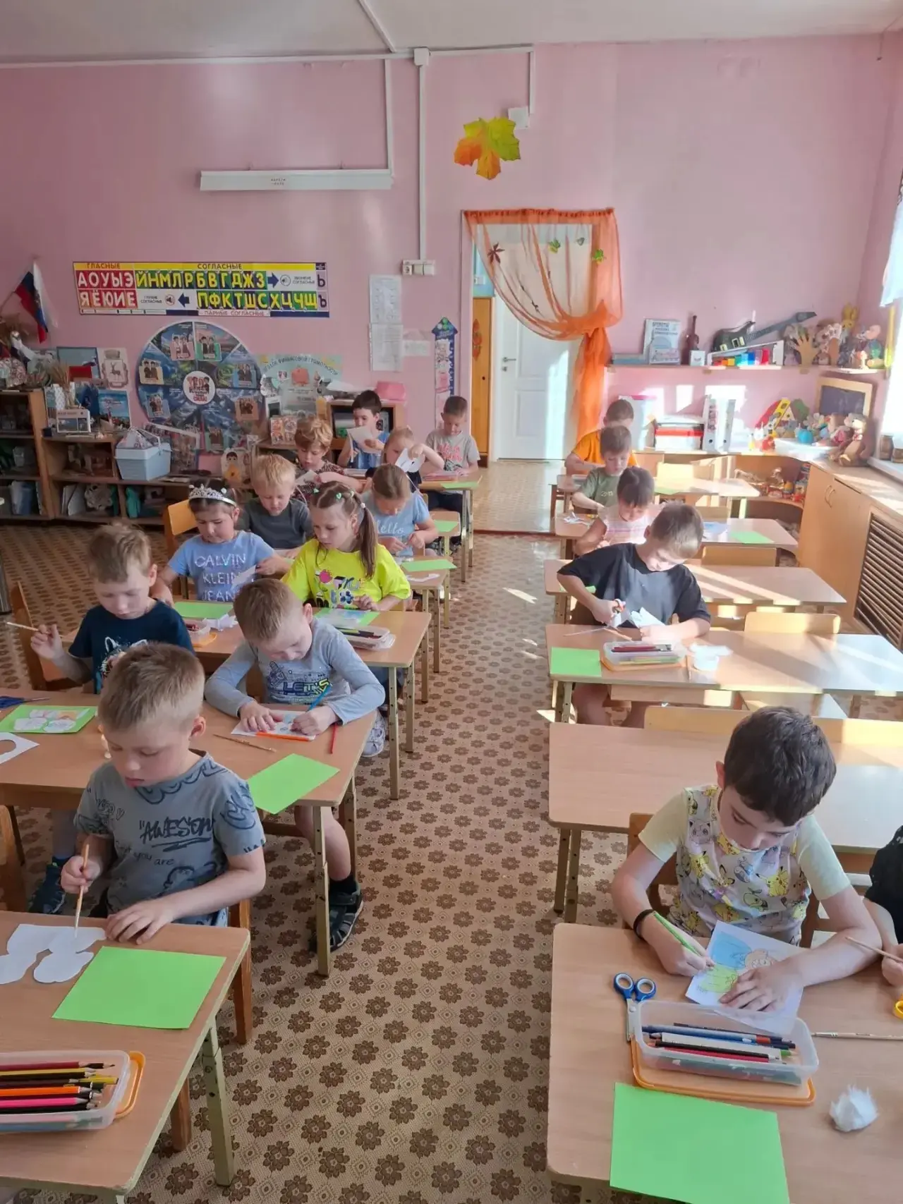 В группе №8 прошло занятие, посвящённое дню пожилого человека. Ребята узнали историю пр...