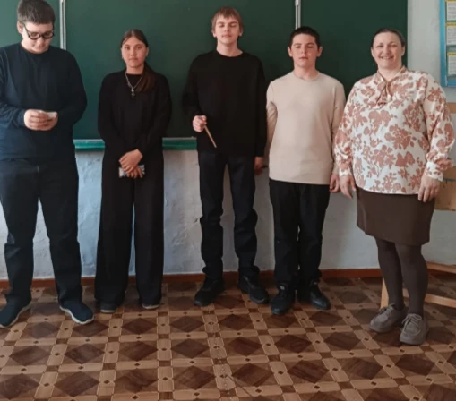 К нам пришла сотрудник сельской библиотеки Мария Викторовна Трифонова с беседой на тему «Свет дневно