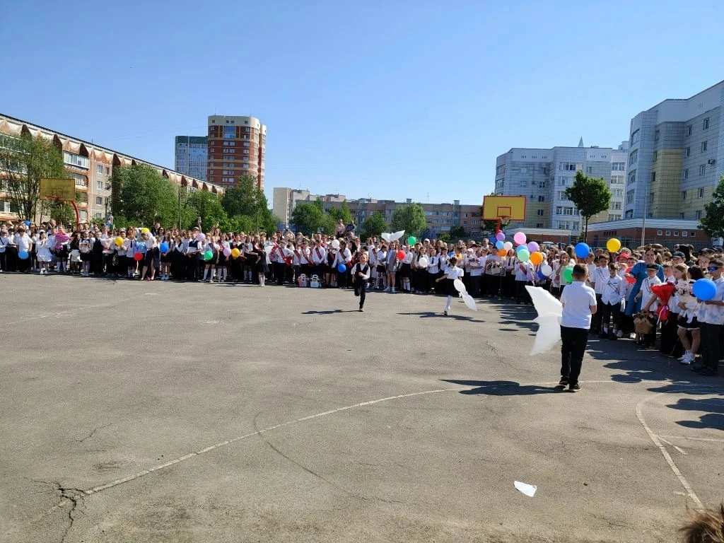 🔔 Последний звонок для 4 классов: трогательная линейка и слова благодарности!