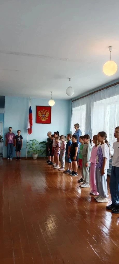 16 июня - день Здоровья. День начался с поднятия флага и зарядки. После завтрака совершили 
поход по
