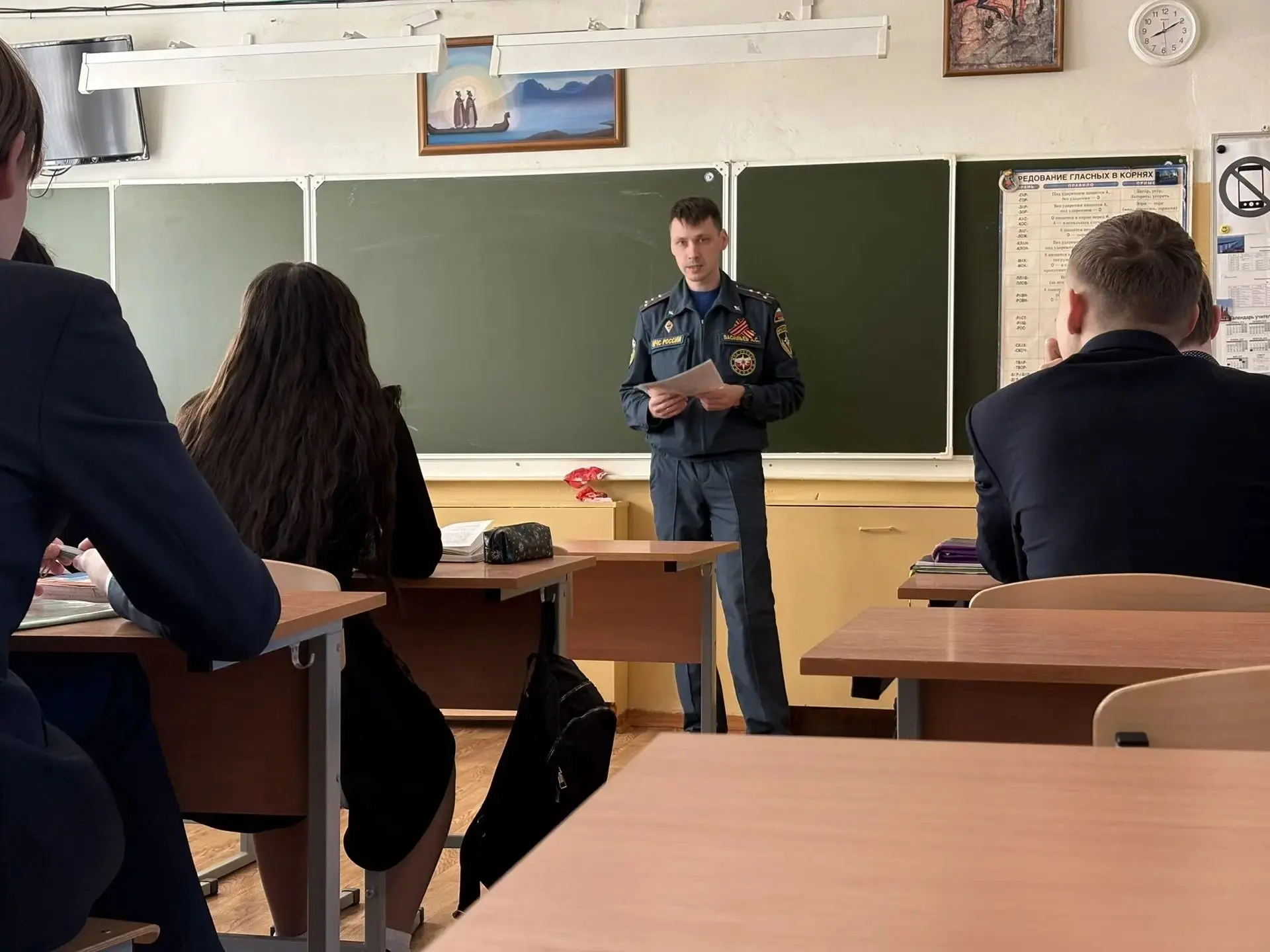 🚒 Профориентационная встреча Во 2 корпусе для учащихся 9-х классов прошла встреча со старшим инспект