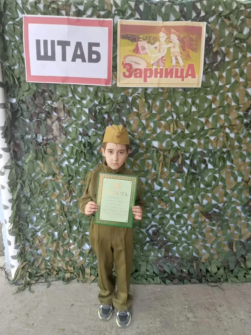 Сегодня в нашем детском саду прошла военно-спортивная игра:  "Зарница", посвящённая Дню...