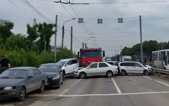 Массовое ДТП в Красноярске с 10 авто.
