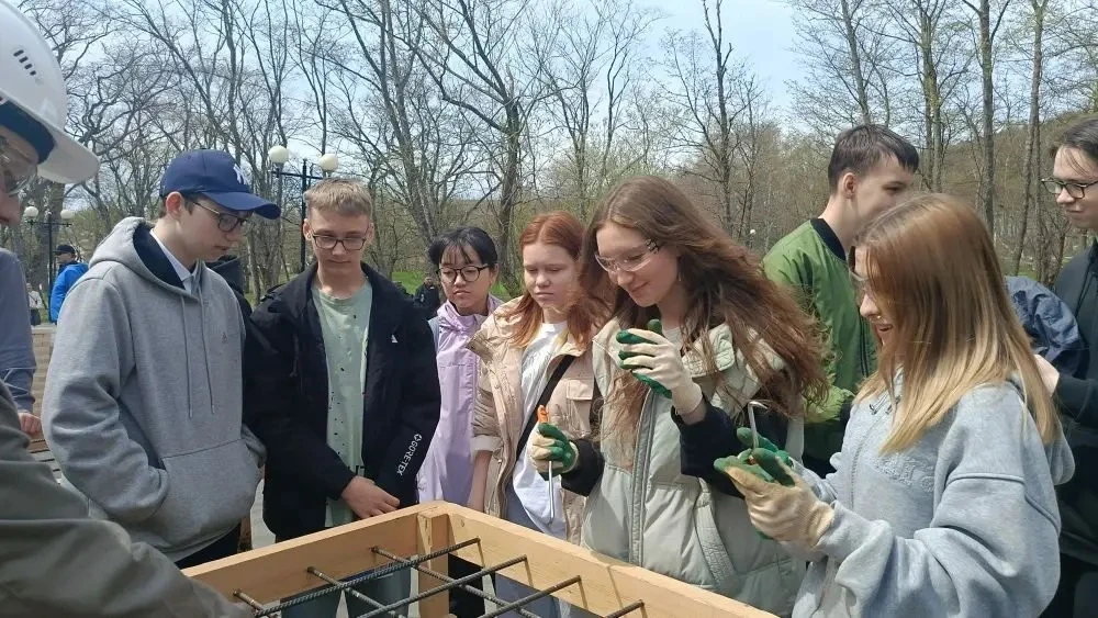 🎓 Пора выбирать свой путь!  Недавно наши 8-е классы побывали на ярмарке вакансий, где ребята смогли 