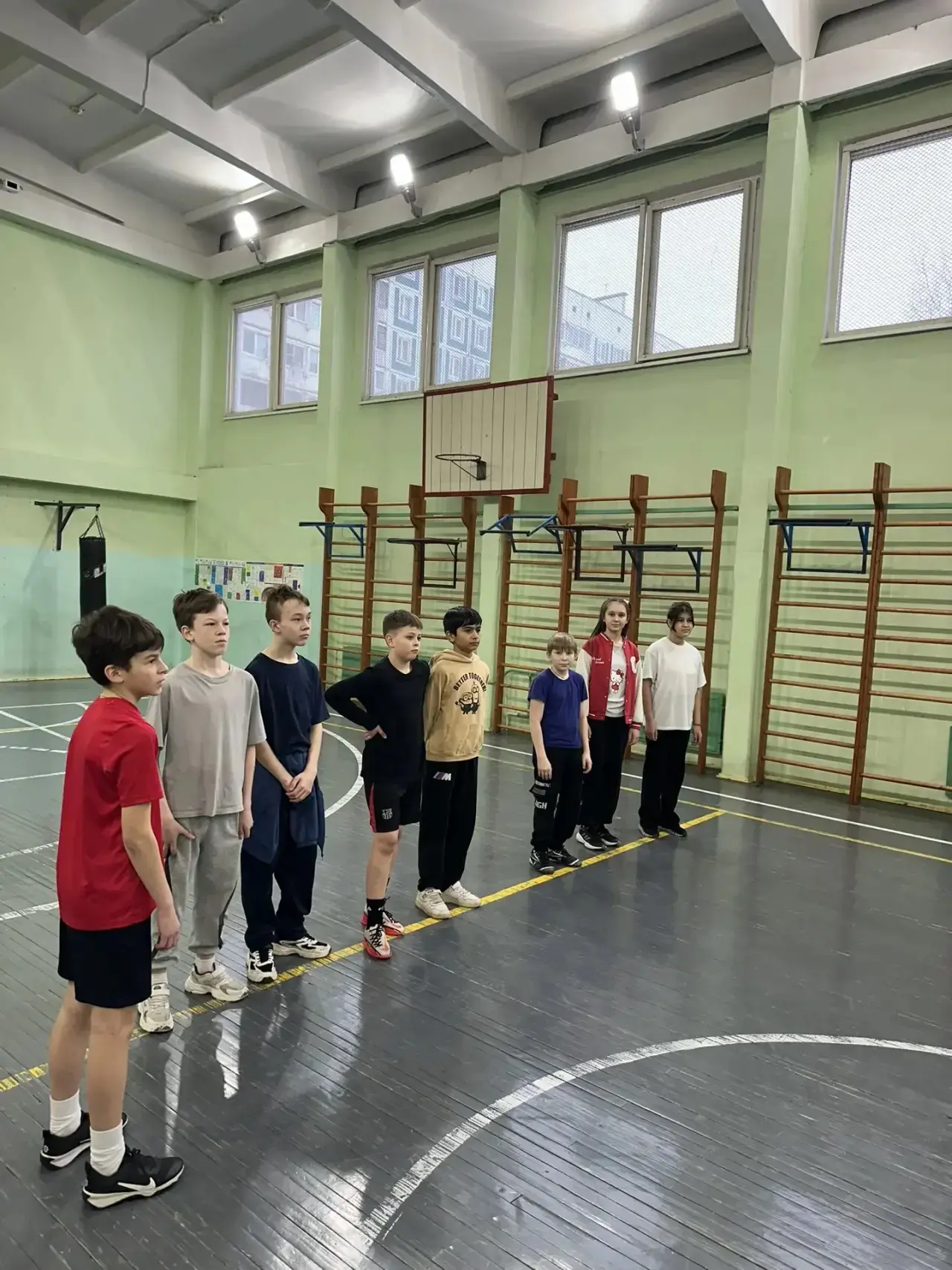 📅 28 февраля в нашей школе прошла товарищеская пионербольно-волейбольная встреча между командами 6Б 