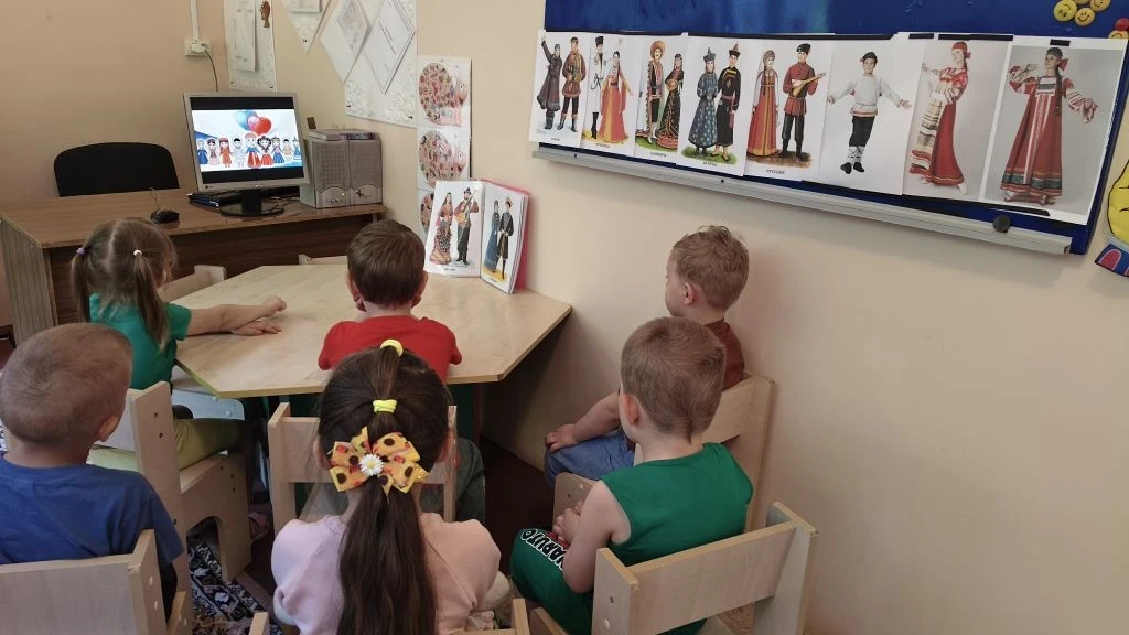 Краски народов России: рисуем национальные костюмы! 🎨🇷🇺