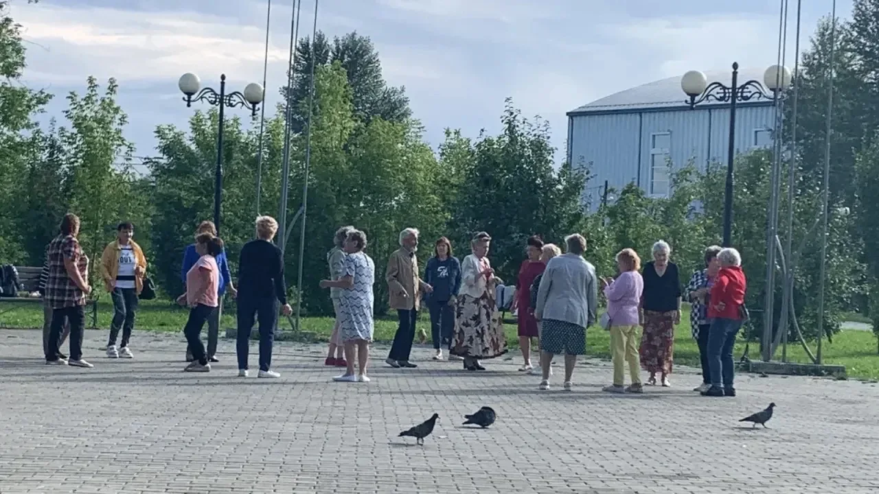 Уважаемые жители Ленинского района!

Приглашаем вас на традиционные ретро-вечера под открытым небом!