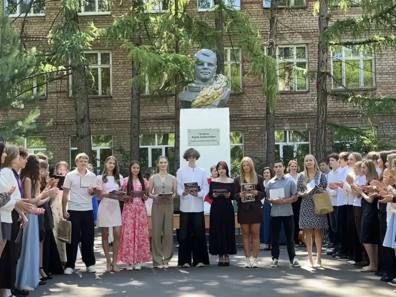 🎈Выпускной в центре образования- школе № 74 им. Ю.А. Гагарина 

Провожаем наших девятиклассников. 3