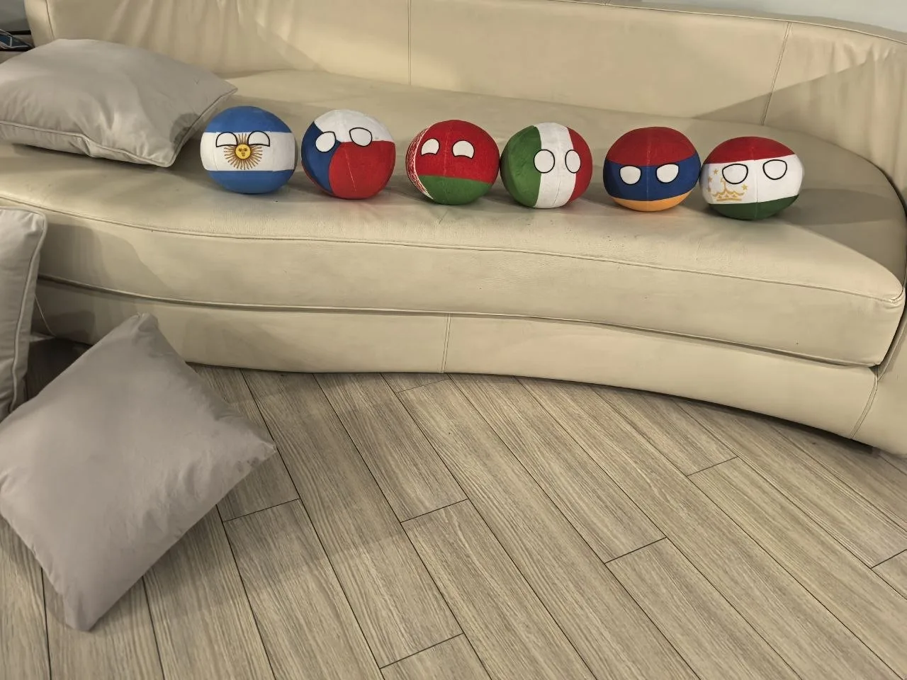 Отдыхаем на диване 🛋️