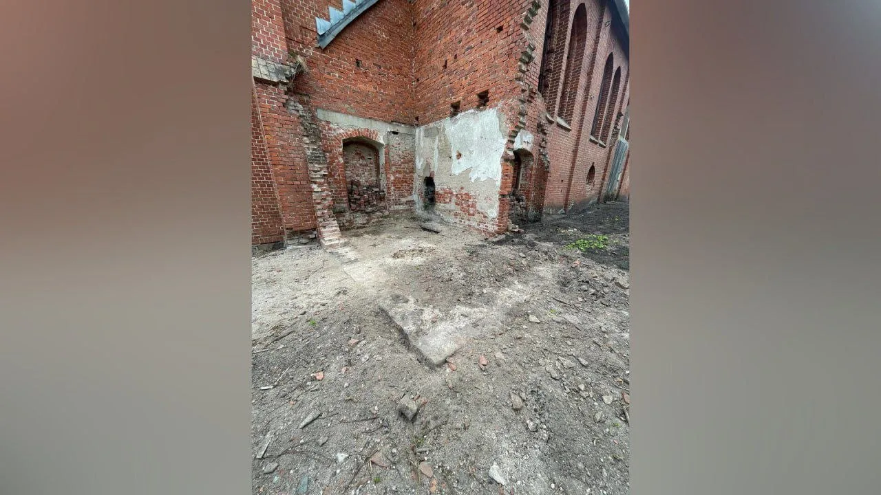 ⛪😔 В Некрасово неизвестные украли из кирхи старинный снимок и устроили бардак  Инцидент произошёл 21