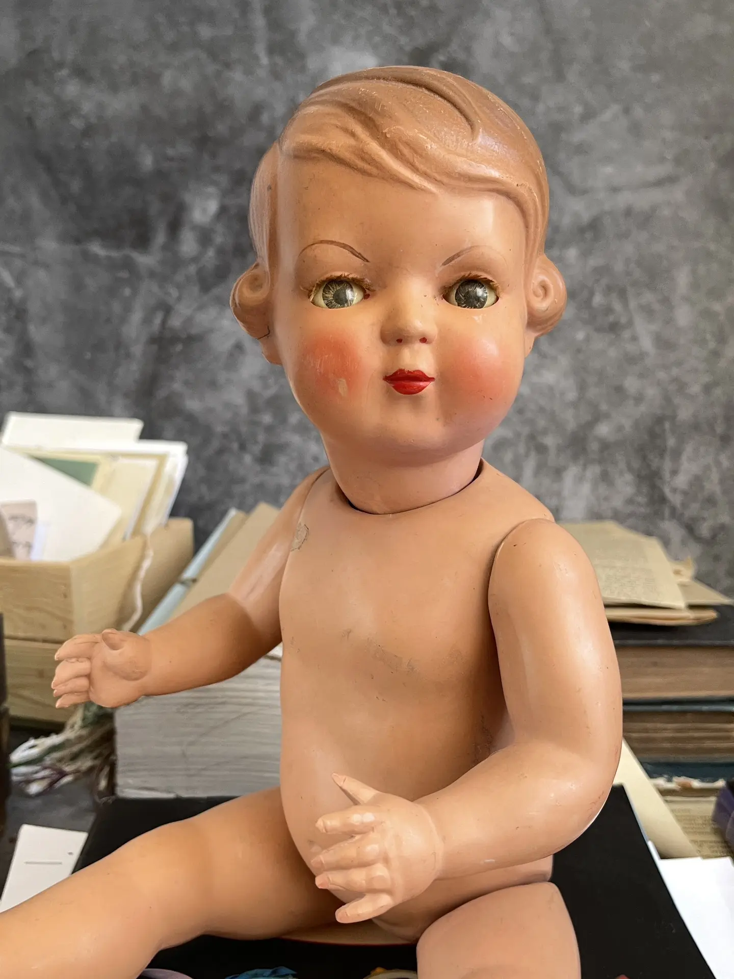 Немецкий пупс из тортулона. Германия, предположительно 1930-50-е годы.

У этого пупса очень выразите