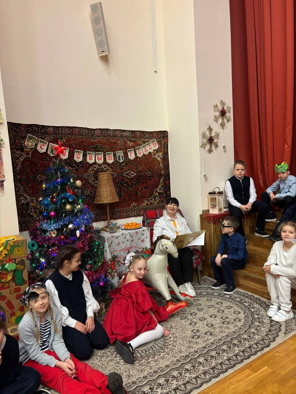 А мы бы хотели вспомнить, как это было ...  🎄✨ В преддверии новогодних праздников в лицее состоялось