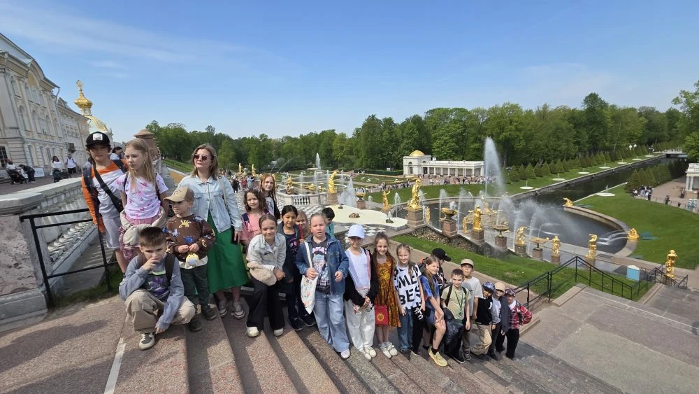Май - самое прекрасное время для путешествия в царские пригороды!