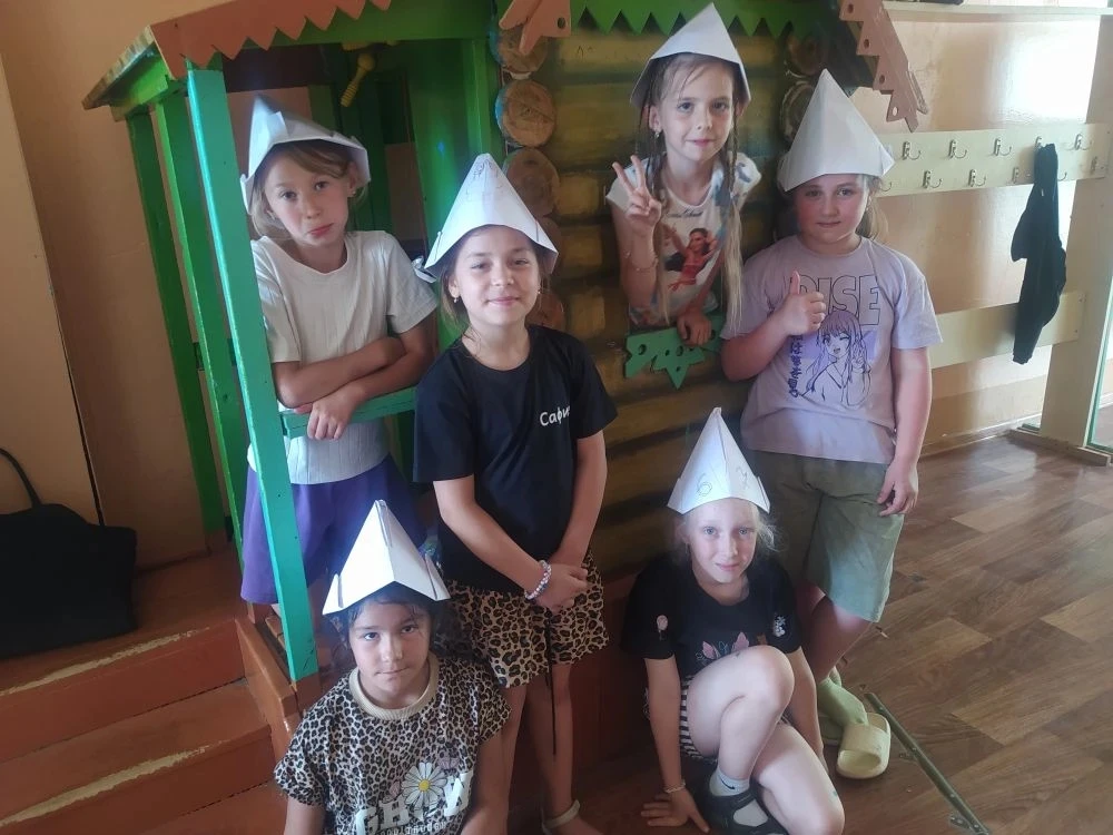 Твой стиль против жары: День панамок и модных шляпок в «НЕПОСЕДАХ»! ☀️🧢

Лето в самом разгаре, а зн