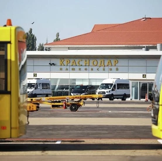 ❗️✈️ В аэропорту Краснодара снова ввели временные ограничения на приём и выпуск самолётов