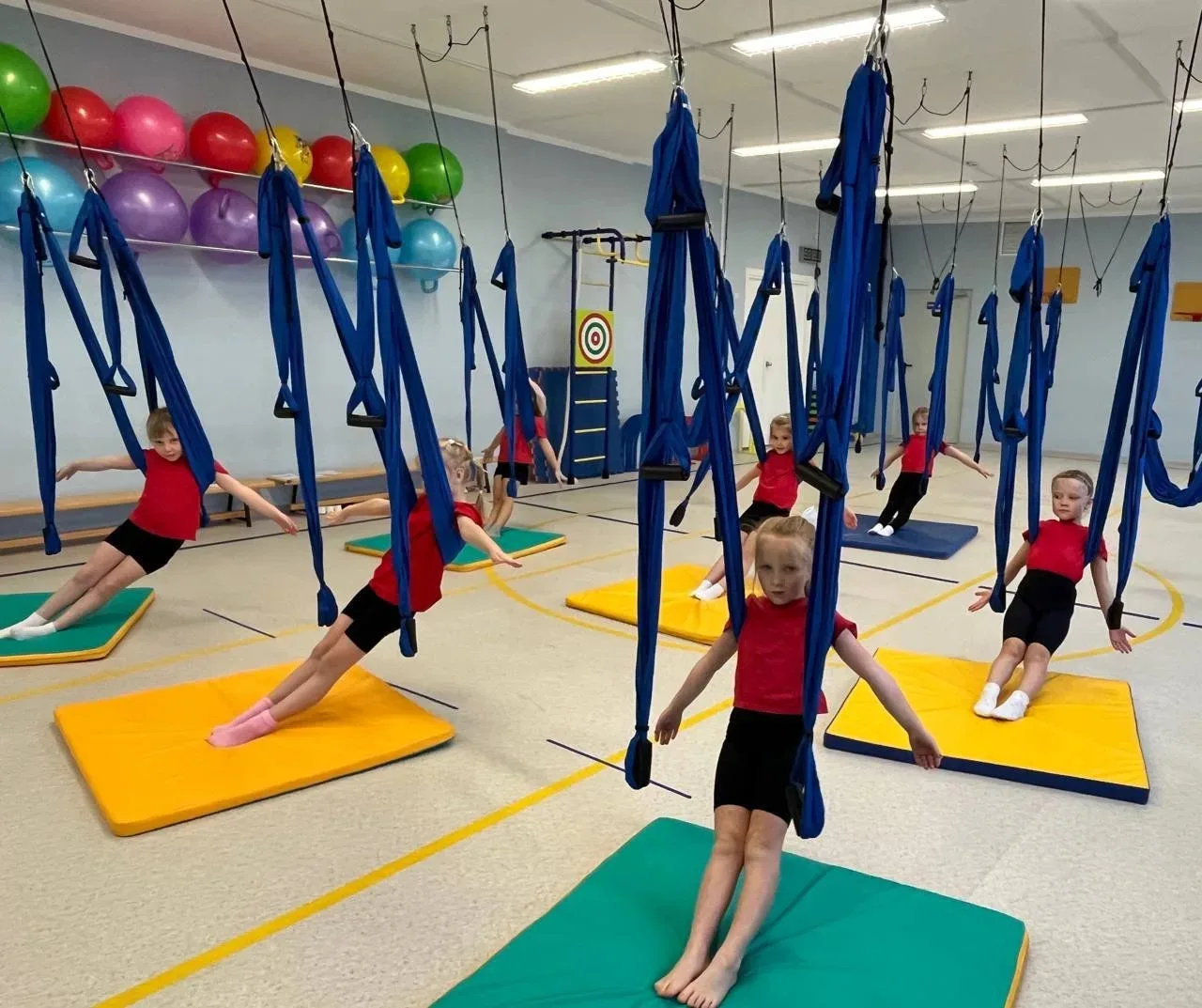 Йога в гамаках  Дополнительная услуга для детей 5-7 лет    ⏩ Что мы предлагаем?  🔹Практики на гамака