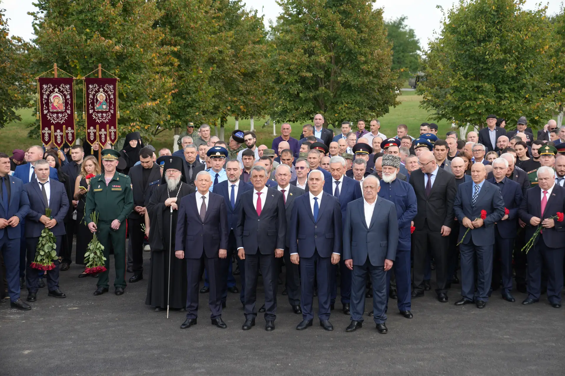 В Северной Осетии завершаются трехдневные траурные мероприятия в память о погибших при ...
