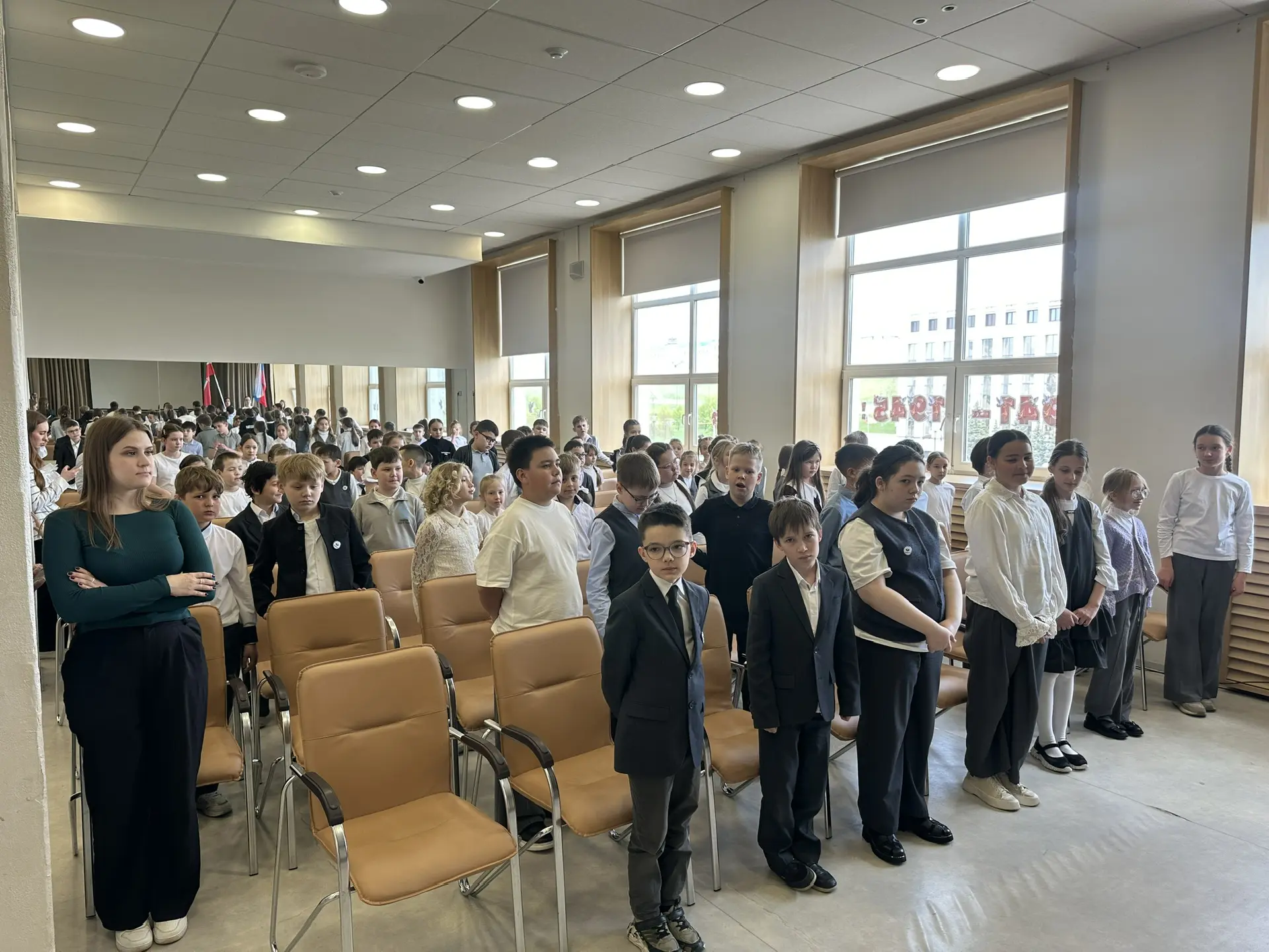 ☀️Сегодня в школе была традиционная линейка: вынос флагов Российской Федерации и Респуб...