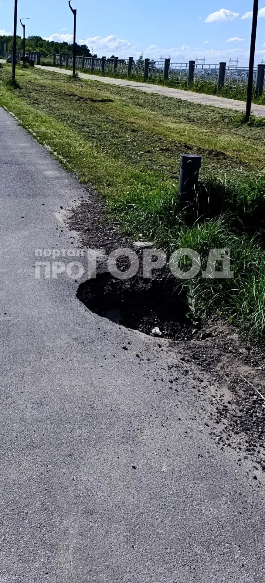 "Велосипедная дорожка вдоль верхней набережной Новочебоксарска стала небезопасной для велосипедистов