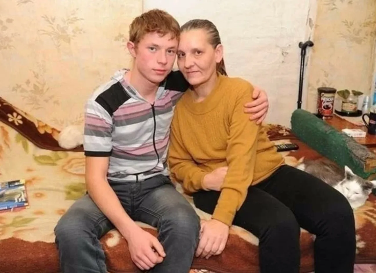 Мальчик из Пермского края с детства ухаживал за больной матерью. Его заметили и помогли только спуст