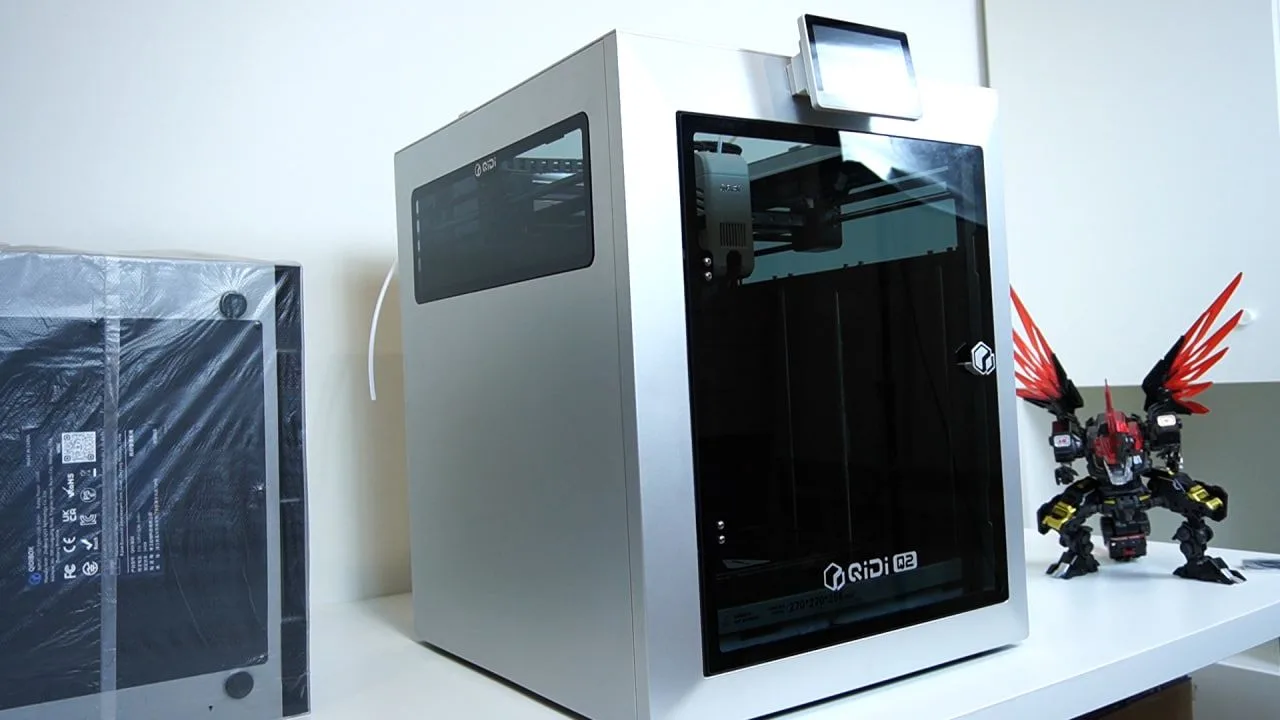 В черном ящике оказался новенький 3D-принтер.