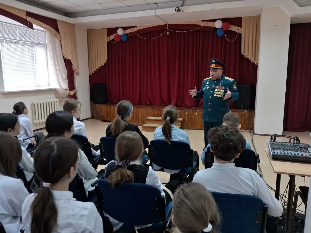 6 мая для учеников 5-х классов прошёл урок Мужества. Его провёл Подполковник запаса Сусидко Александ