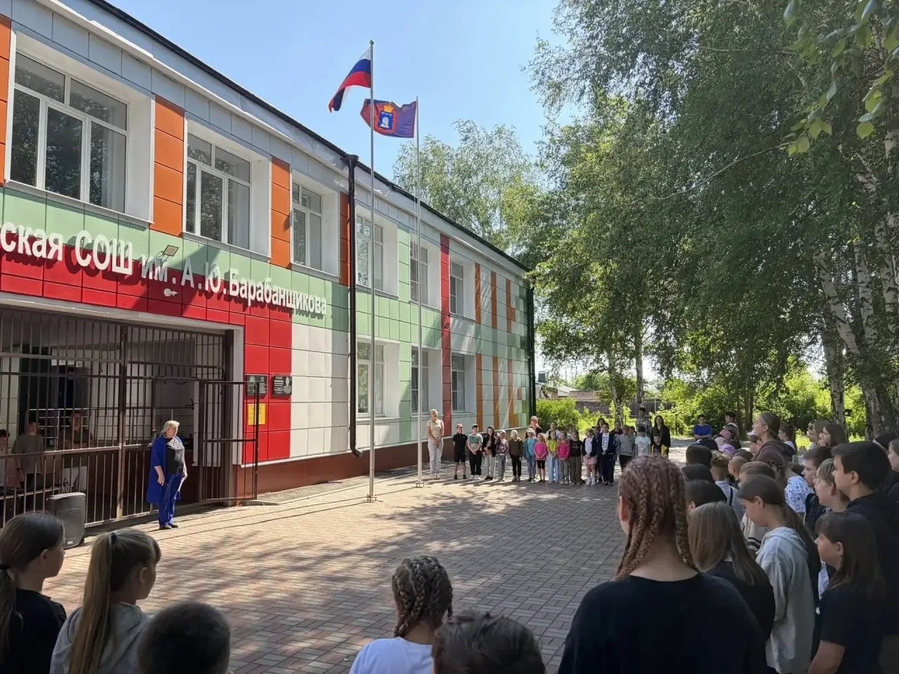 Сегодняшний день в нашем лагере был по-настоящему ярким и насыщенным! ☀️

Утро началось с торжествен