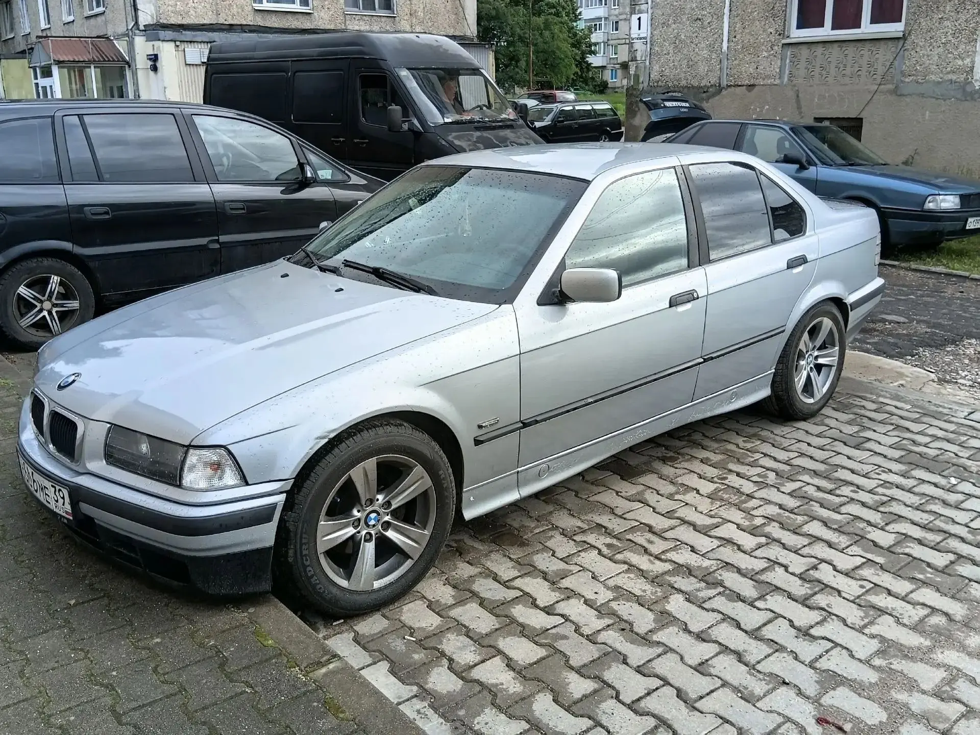Продам е36 , 1996г,  1.8 автомат , 115 л.с.  на бодро-уверенном ходу , кузов на твердую...