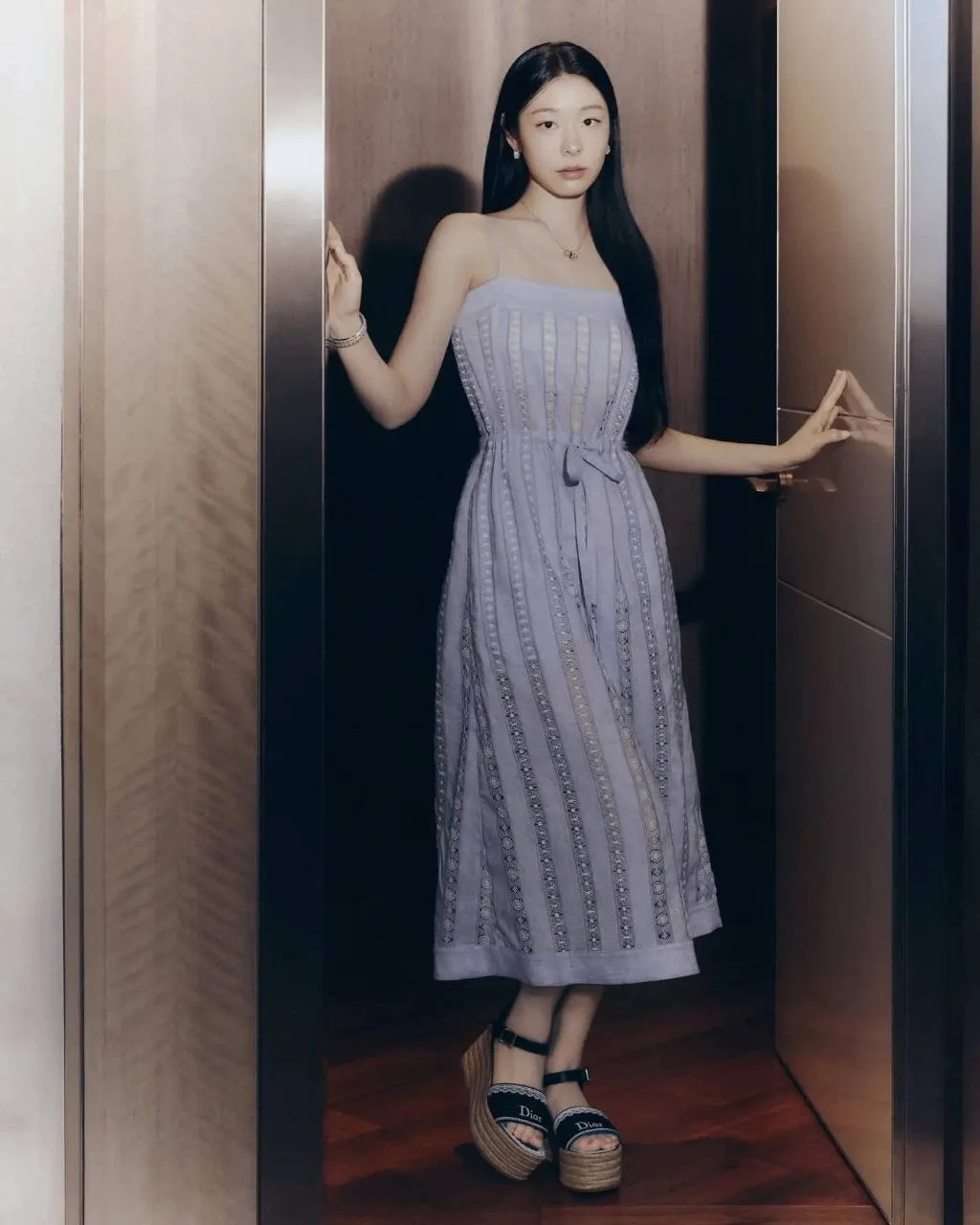 🇰🇷 Юна Ким в новой фотосессии для Dior.

❓Фигурка и ЧЕ? | Канал в MAX