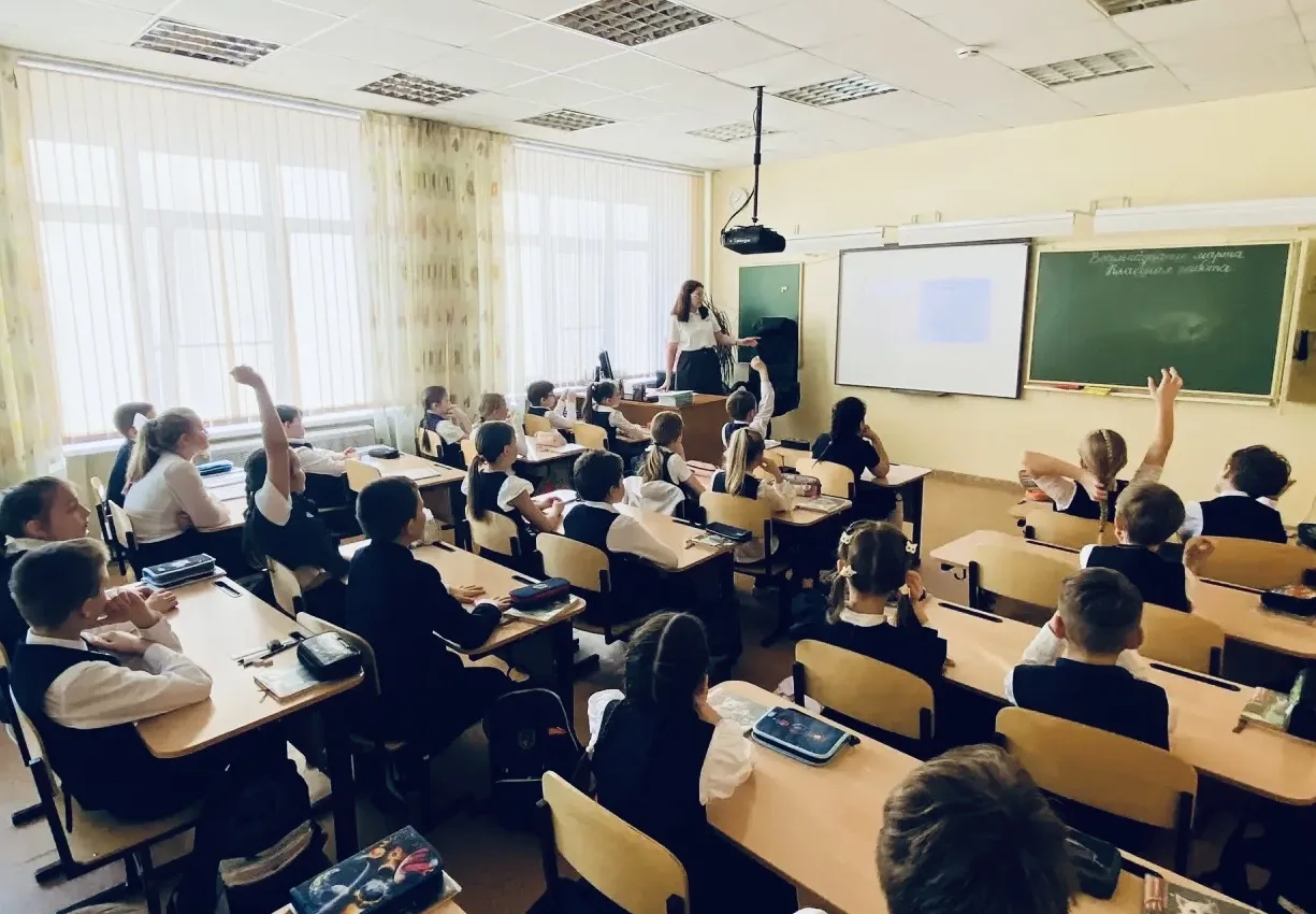 Перед Всемирным Днем Театра для учащихся Лицея советник директора по воспитанию провела игровое заня