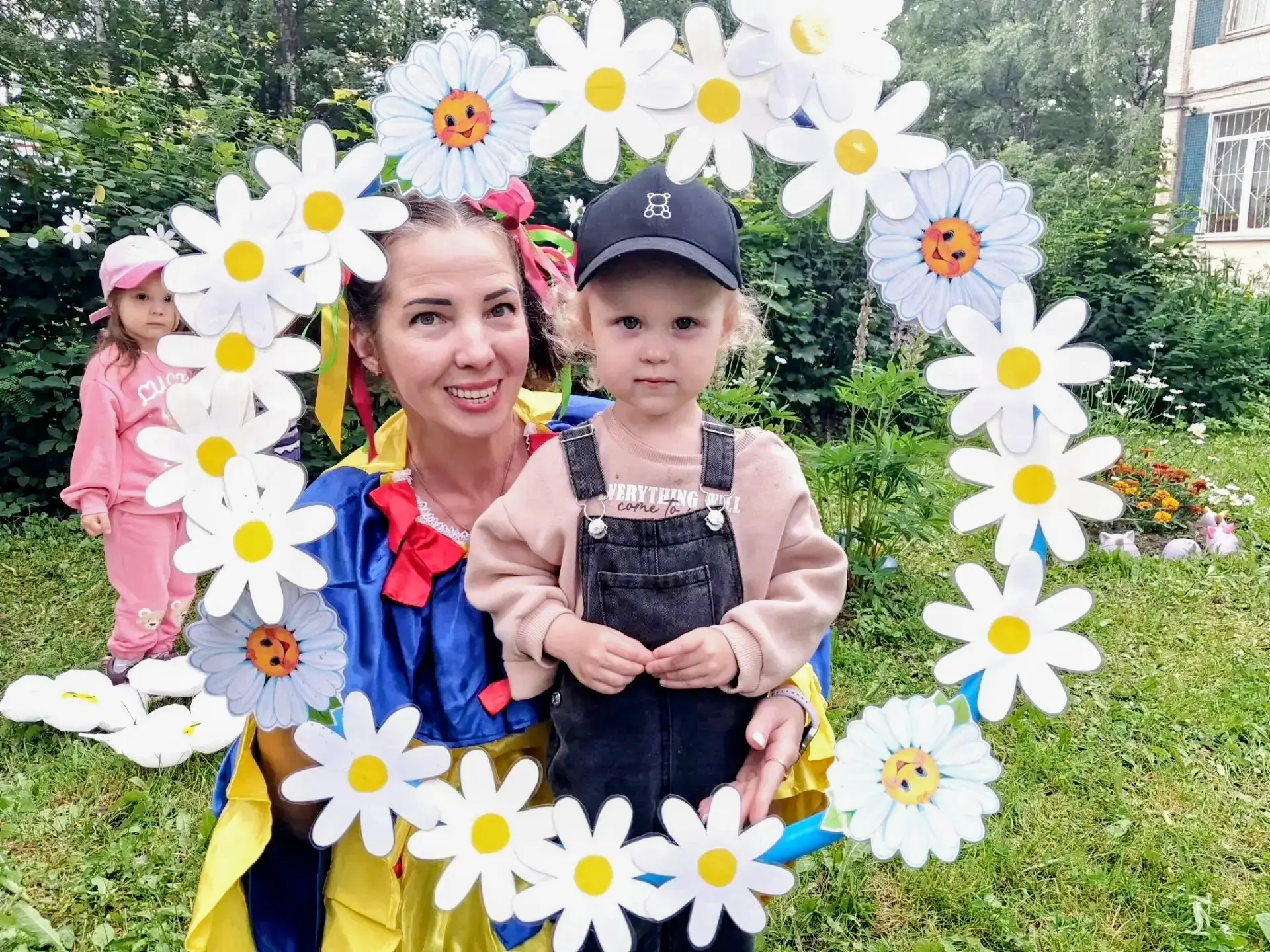 🌸День Ромашек: где встретились Фантазёры и Фиксики! 🌼
Недавно малыши из двух ясельных групп превра