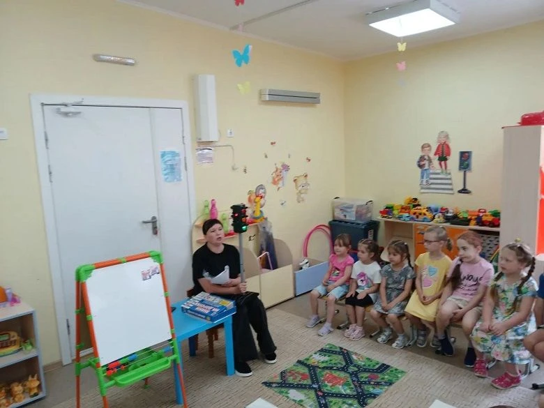 В гостях у светофора и его помощников: как в старшей группе прошел День ГИБДД
👮В стенах старшей гру