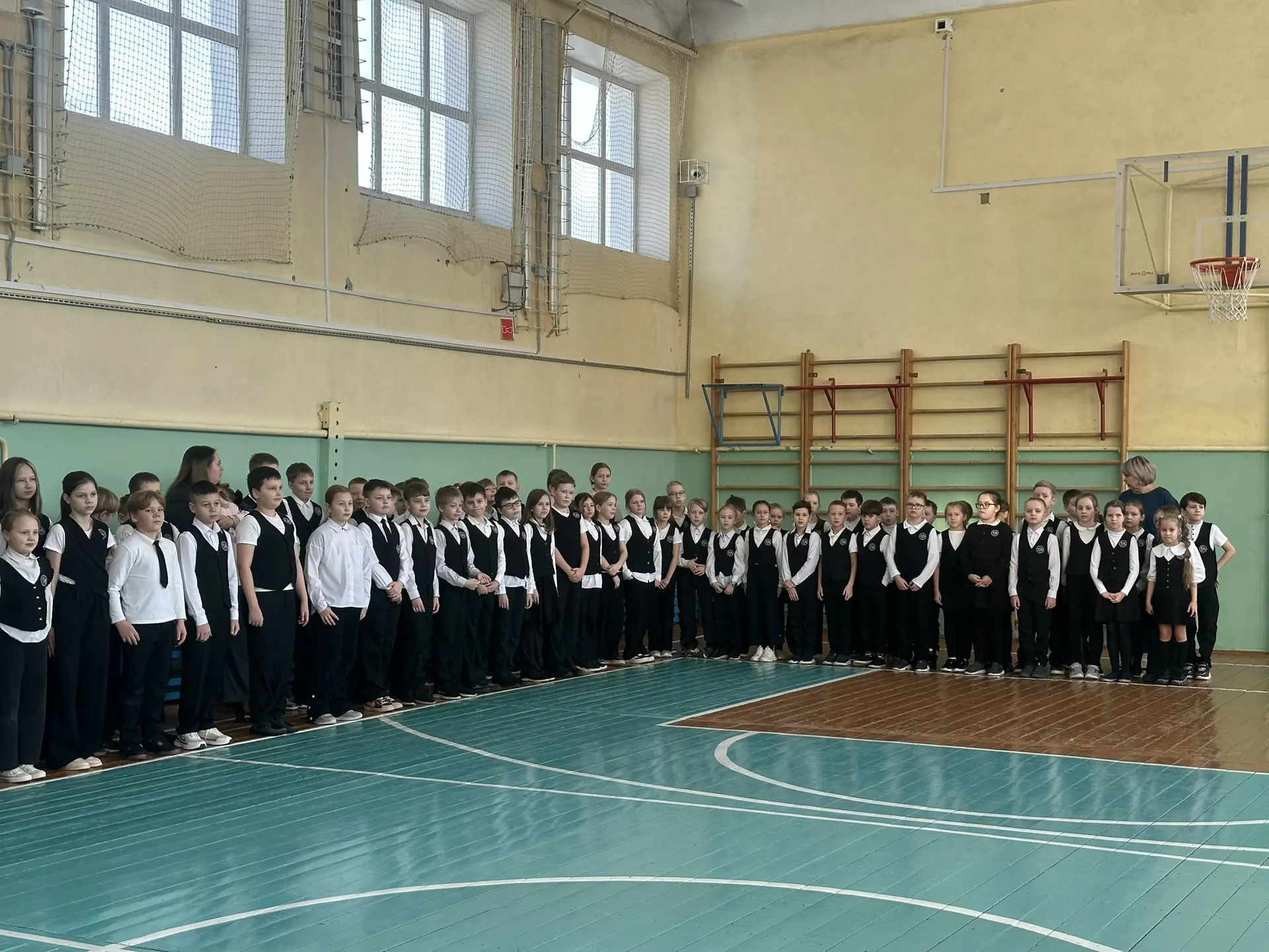 Традиционная школьная линейка, посвящённая Сталинградской битве Сегодня наша школа вновь стала место