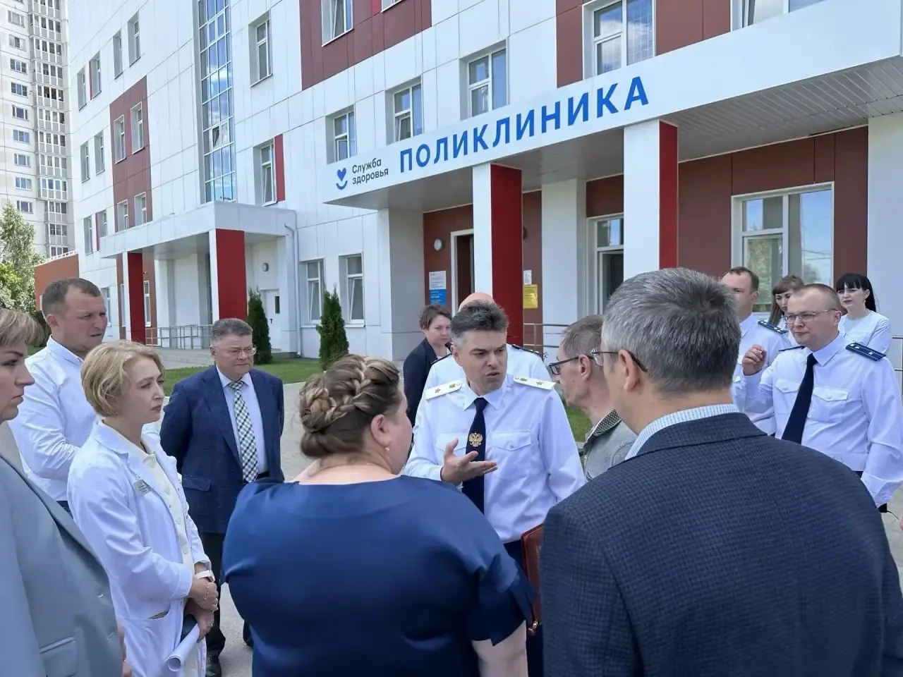 Проблемы в работе травмпунктов и скорой медицинской помощи обсудили на выездном заседании межведомст