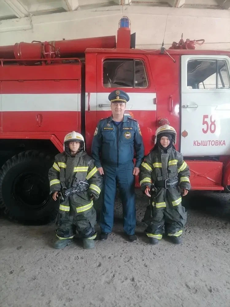 Сегодня у ребят из 3 отряда было по-настоящему жаркое и познавательное приключение! 🔥

Мы с огромны